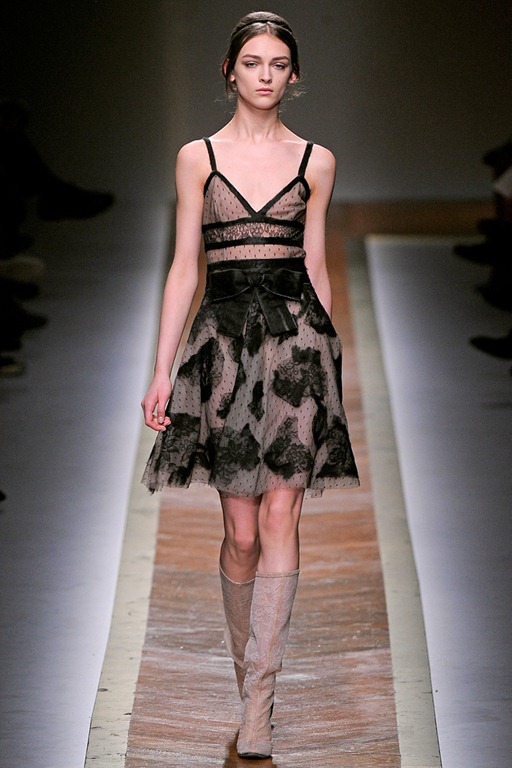 Wearable Trends: Valentino Ready-To-Wear Fall 2011, Paris Fashion Week